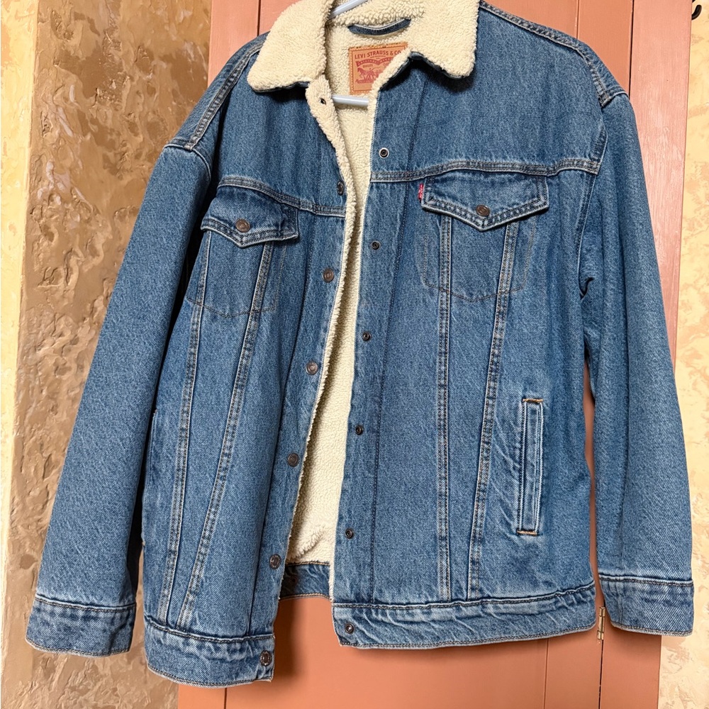 Levi's Classic Blue Denim Jacket with Sherpa Lining